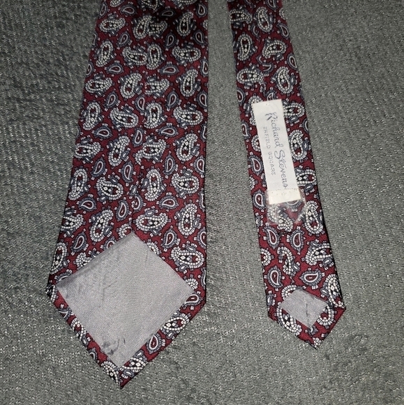RICHARD STEVENA RED TIE WITH PAISLEY PRINT NEW - Picture 8 of 8